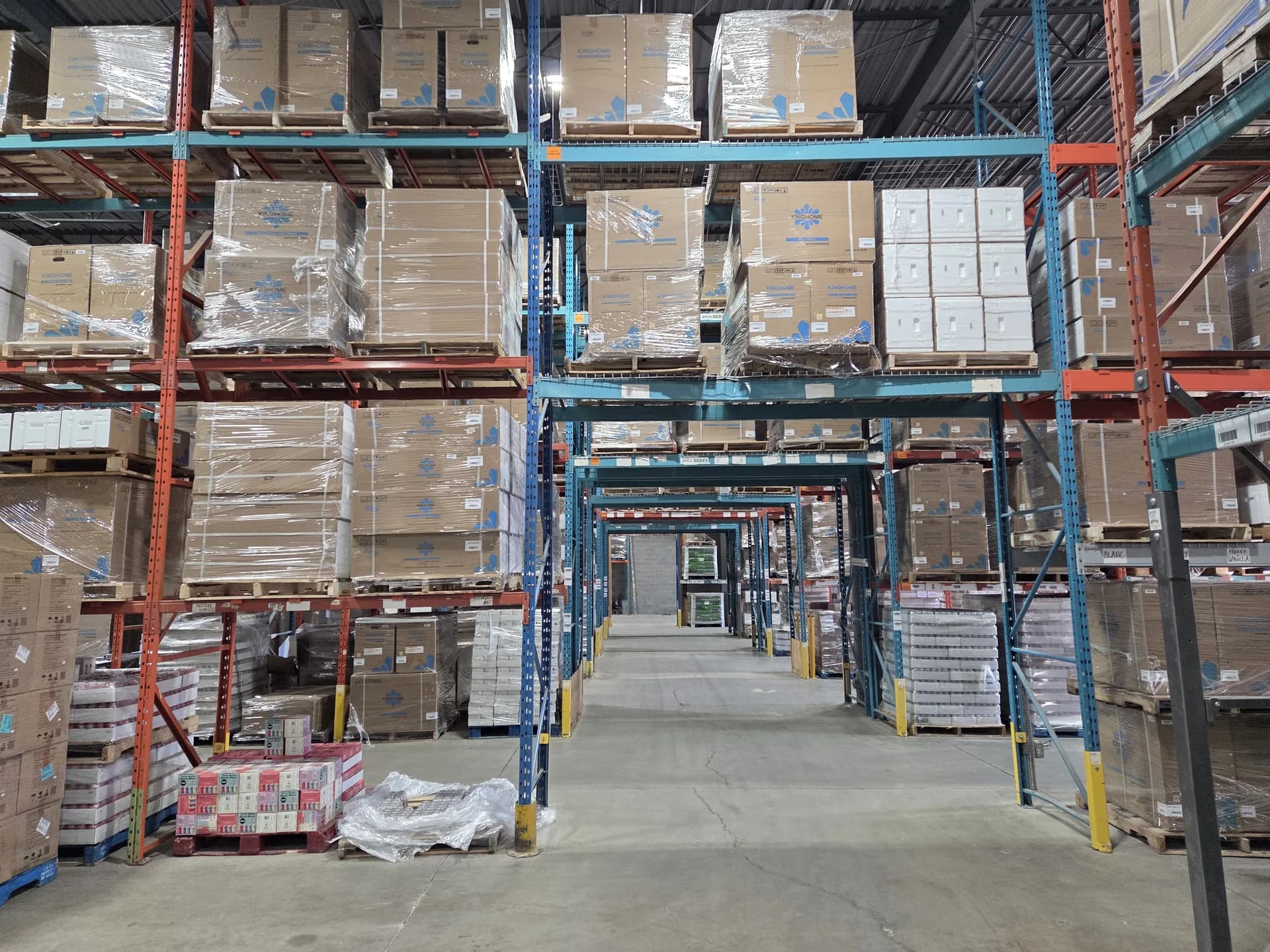 Strategically located in the heart of Montreal’s premier industrial hub, 6995 Boulevard Thimens offers a high-efficiency logistics and distribution facility. This facility presents a rare opportunity to secure space in one of Montreal’s most sought-after logistics corridors.