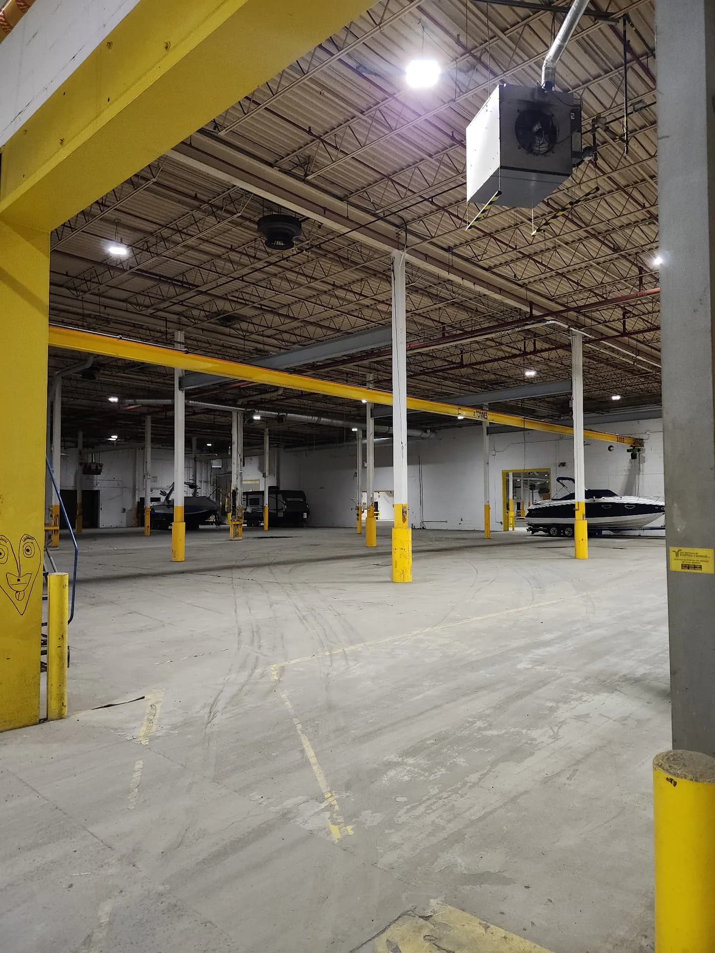 Multi-Bay Warehouse in Lacolle,QC