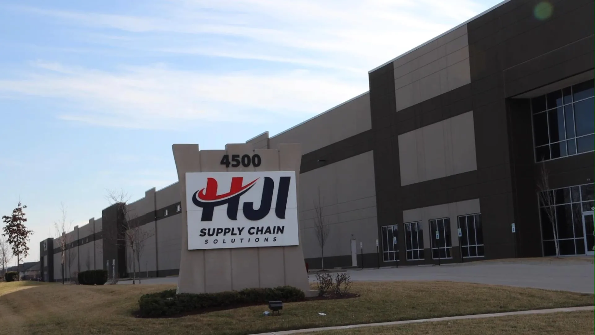 352,000 SF Strategic Distribution Facility Near Louisville International Airport & UPS Worldport