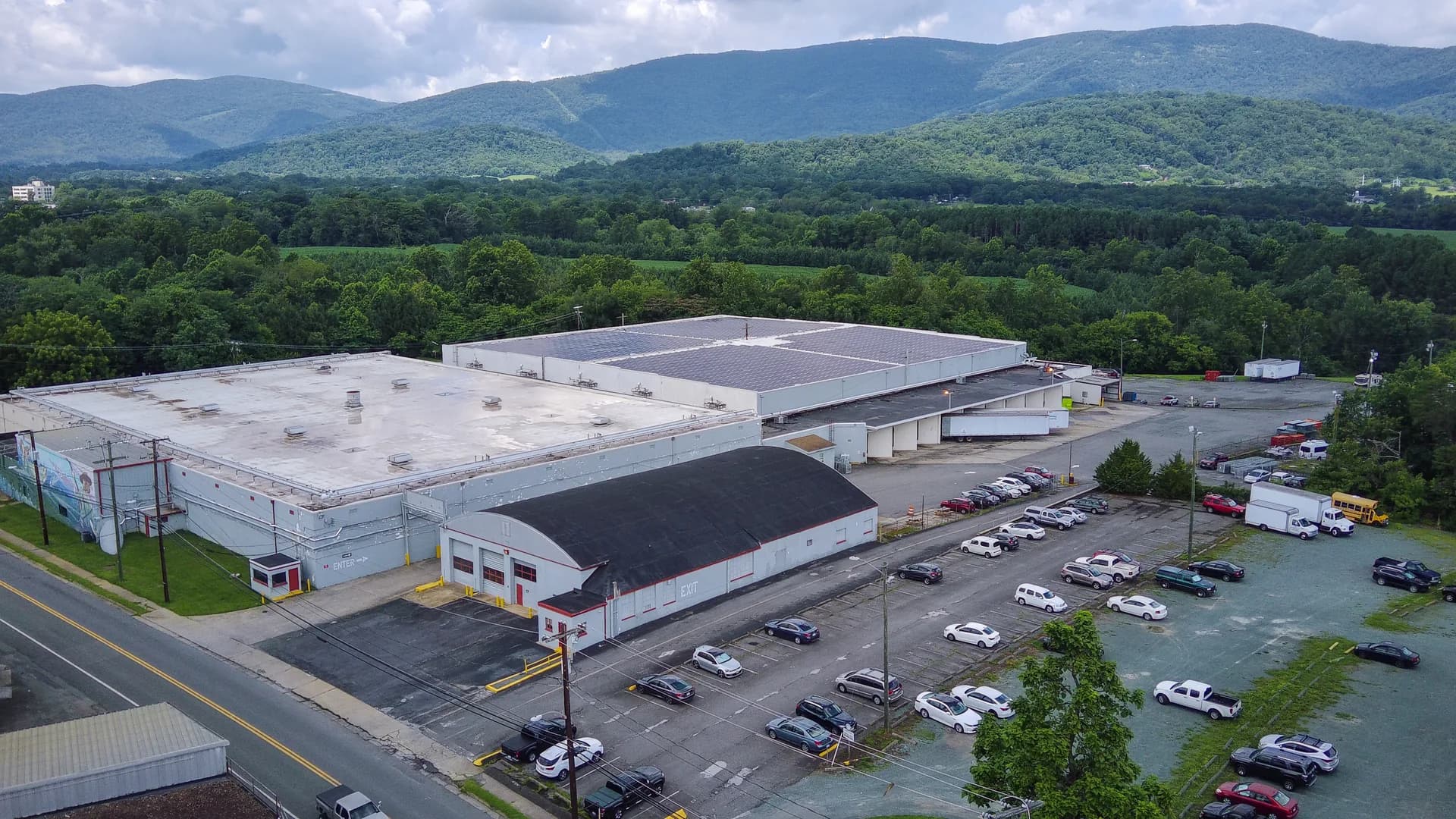 350,000 Sq Ft High-Tech Warehouse with Robot Assisted Picking, Automation, High Capacity Vertical Lift Modules, & secure Storage.