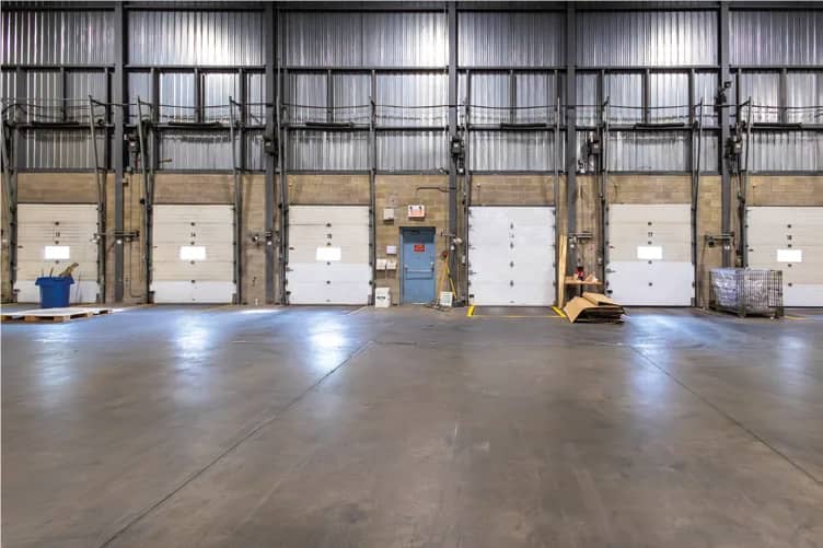 Warehouse in Baie-d'Urfé, Quebec